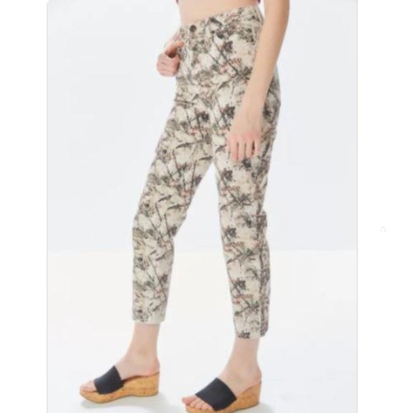 BDG Urban Outfitters High-Waisted Slim Straight Jean in Camouflage * - Picture 1 of 8